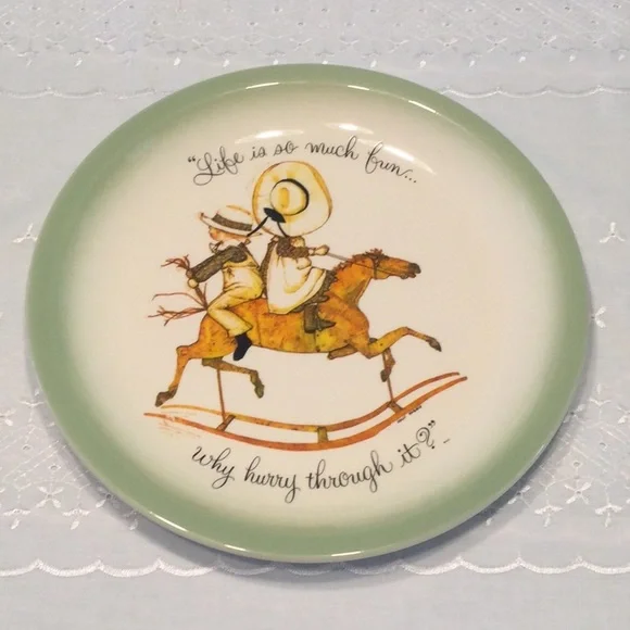 Holly Hobbie Collectors Edition Made in U.S.A. Large Ceramic Plate - Picture 1 of 4